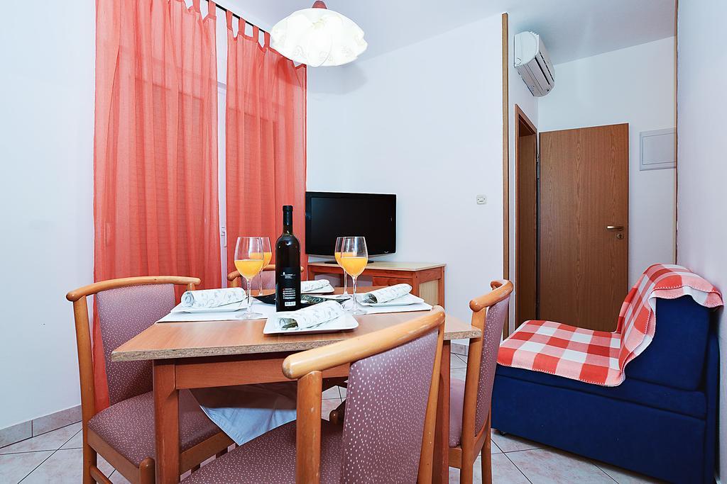Apartments Lucija Sukosan Exterior photo