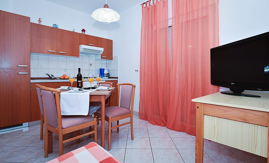 Apartments Lucija Sukosan Exterior photo