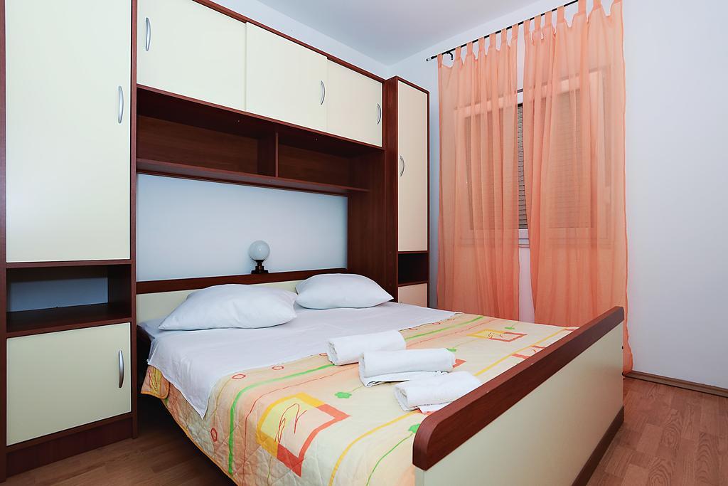 Apartments Lucija Sukosan Exterior photo