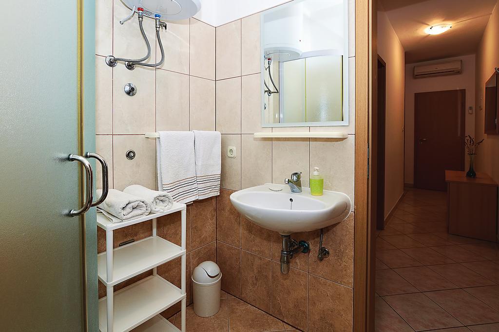 Apartments Lucija Sukosan Exterior photo