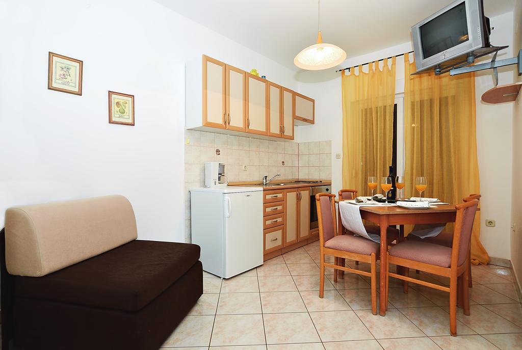 Apartments Lucija Sukosan Exterior photo